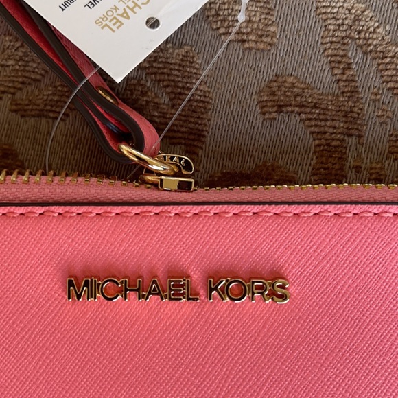 Michael Kors Jet Set Travel XL Zip Clutch-Wristlet - Picture 5 of 16